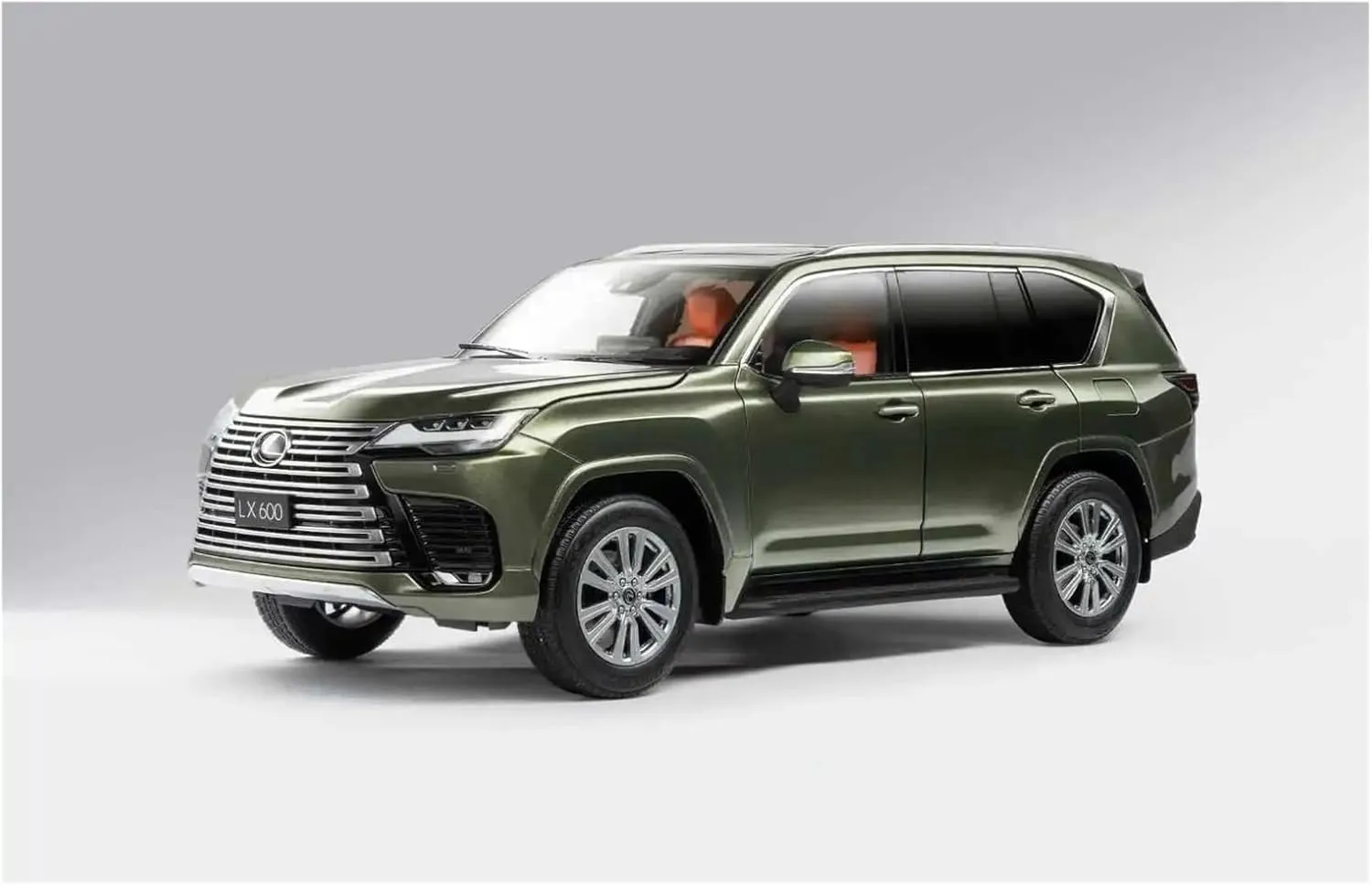 1 18 for Lexus LX600 SUV Alloy Car Model Static Decoration Collection Metal Material Decorations Non-Remote App Controlled Toys(Silver)