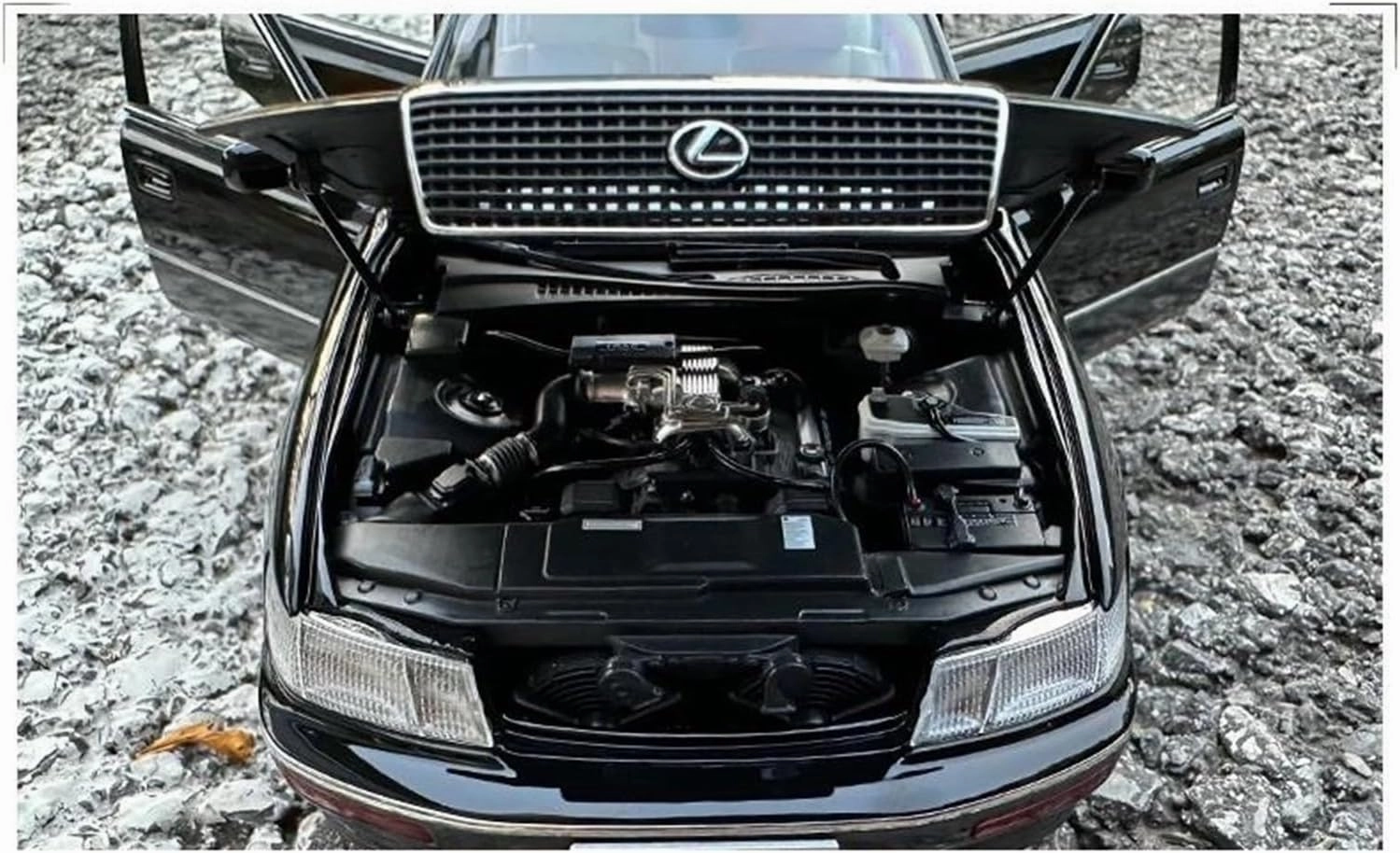1 18 for Lexus LS400 Car Model Metal Classic Roof Classic Car Alloy Diecast Vehicle Car Model Collectibles Non-Remote App Controlled Toys(Black)