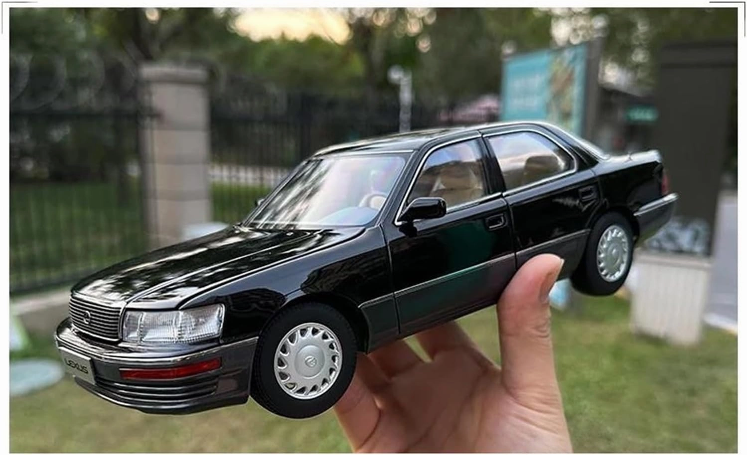 1 18 for Lexus LS400 Car Model Metal Classic Roof Classic Car Alloy Diecast Vehicle Car Model Collectibles Non-Remote App Controlled Toys(Black)