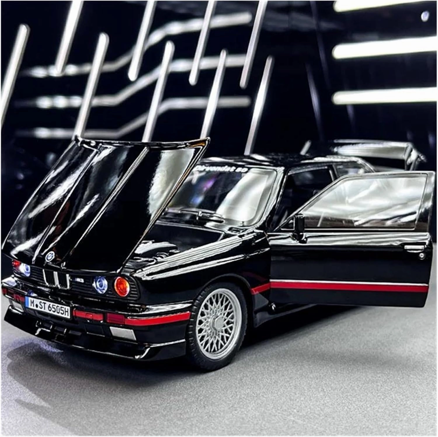 1 24 for BMW M3 E30 1988 Alloy Sports Car Model Diecast Metal Classic Sound and Light Car Model Enthusiasts Simulation Vehicle Playset(White)