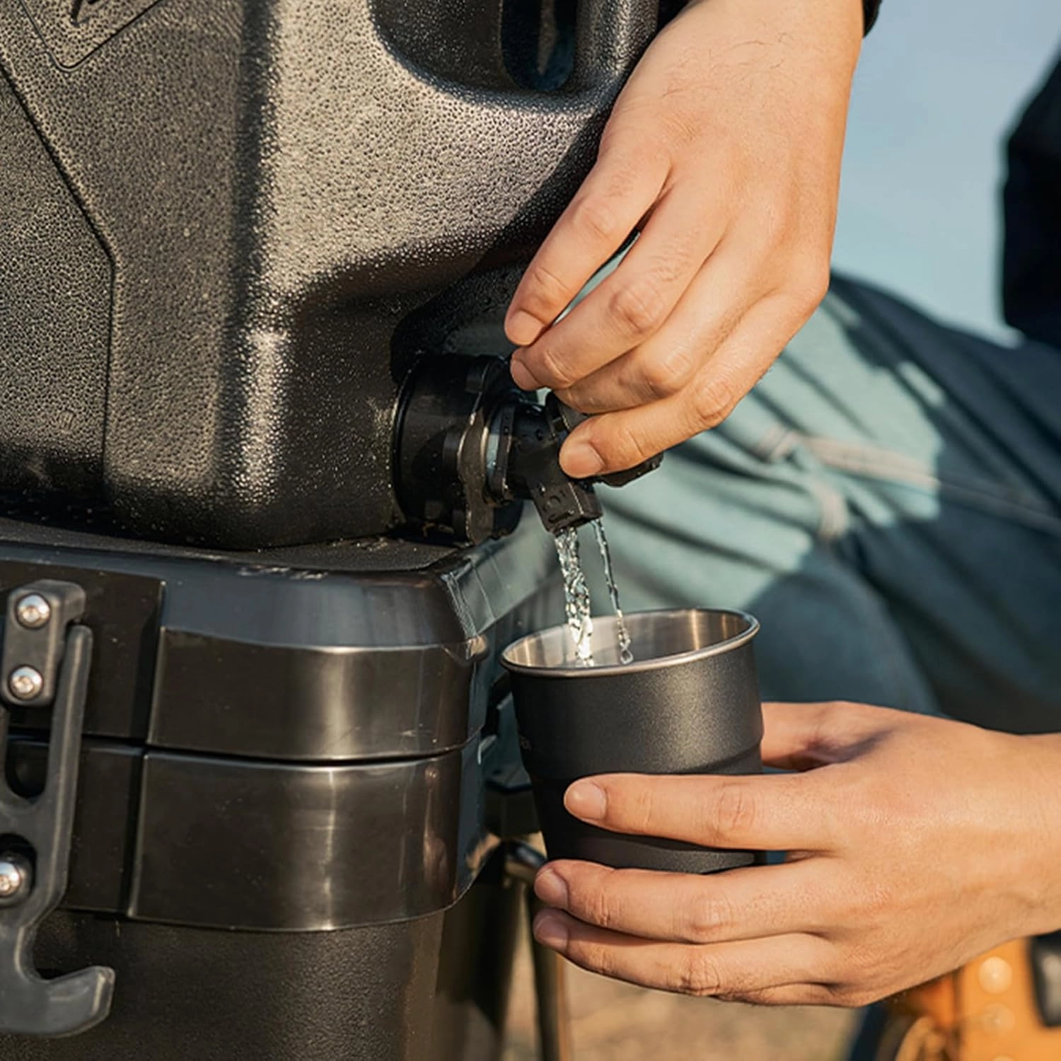 Camping Water Container with Spigot BPA Free Water Jug with Tap Water Storage Carrier Water Tank Portable Emergency Water Storage for Camping Vehicle Car Hiking Hurricane Supplies