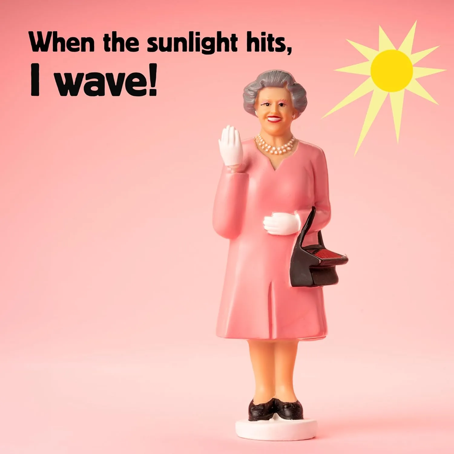 Kikkerland Solar Powered Waving Queen Figurine: Fun Decor for Home & Kitchen, Office Desk, Garden, Car – Great Novelty Toy Statue, Display Shelf Collectible, Holiday & Birthday Gift